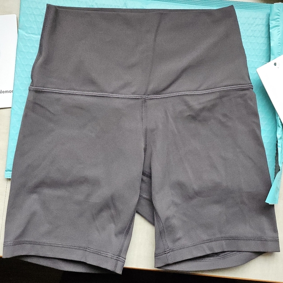 Lululemon Align™ High-Rise Short 6" NWT Size 4 Grey - Picture 2 of 4